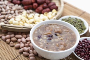 腊八粥里放什么食材最好吃？传统腊八粥的食材搭配有哪些？