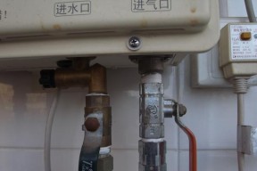燃气热水器出水小的原因及解决方法（如何解决燃气热水器出水量小的问题）