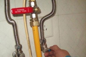 林内燃气热水器风机故障原因与维修方法（解读燃气热水器风机故障）