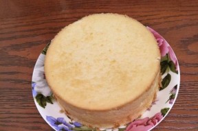 电饭煲制作蛋糕倒扣的秘诀（探究电饭煲在制作蛋糕倒扣过程中的关键步骤）