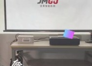 投影仪开机出现亮条的原因及解决方法（解决投影仪开机亮条问题的实用技巧）