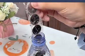 电脑放置瓶盖产生声音的原因是什么？