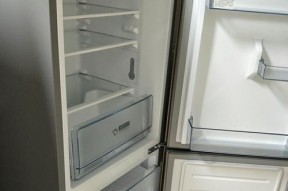 美的风冷冰箱漏气的处理方法（保障冰箱使用寿命）