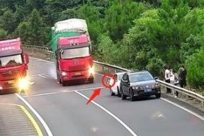 撞车三脚架正确放置位置是什么？如何确保安全？