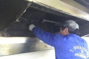 如何彻底清洗油烟机烟道（掌握清洗技巧，让烟道重新呼吸畅快）