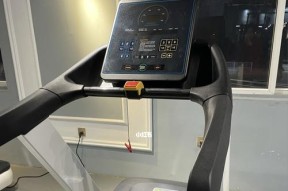 跑步机爬坡引起大腿根疼痛的原因及解决方法（如何缓解跑步机爬坡对大腿根部的压力）