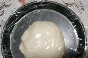 揉好的面团能放冰箱里吗（探讨面团冷藏的可行性与影响因素）