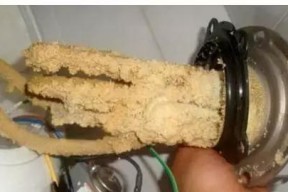 电热水器内胆漏水的危险性及应对方法（了解电热水器内胆漏水的风险）
