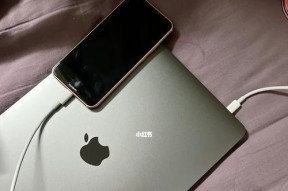 华为手机反向充电的使用方法（利用华为手机的反向充电功能，为其他设备充电）