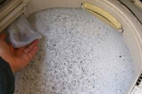 清洗洗衣机污水的有效方法（简单）