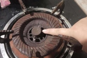 燃气灶壁挂炉冻了怎么办（解决冻结问题的实用方法与注意事项）