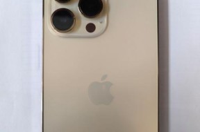 iPhone13与华为Mate50（两款旗舰手机之间的矛盾与选择）