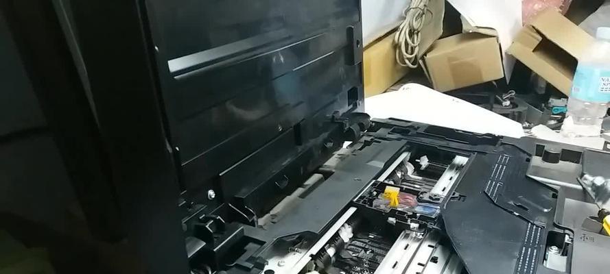 如何解决复印机上部卡纸问题（有效解决复印机卡纸的方法与技巧）  第1张