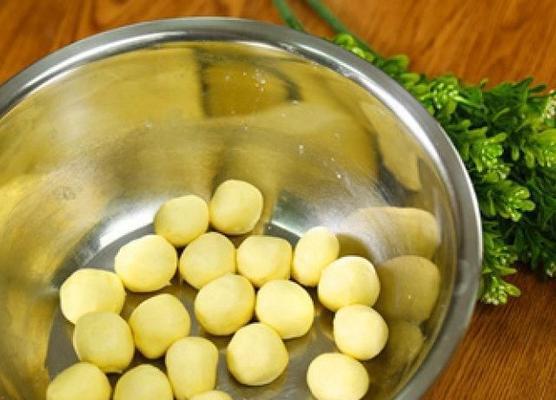 如何正确保存鱼丸以保持其新鲜美味（掌握正确的冷藏技巧）  第3张