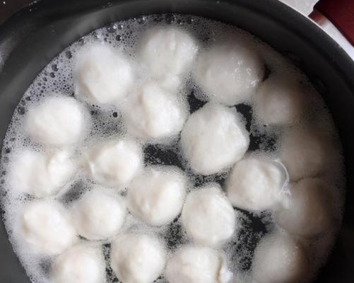 如何正确保存鱼丸以保持其新鲜美味（掌握正确的冷藏技巧）  第2张