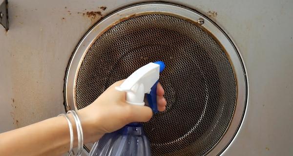 如何清洗油烟机油垢（掌握关键方法）  第3张
