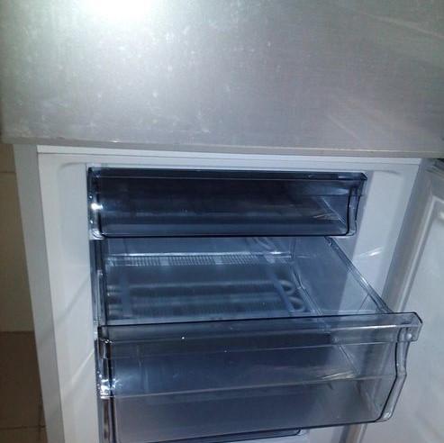 冰柜不制冷的维修方法（解决冰柜不制冷的常见问题与方法）  第2张