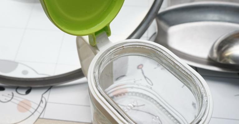 如何在没有洗碗机的情况下使用洗碗凝珠清洗碗碟（省时又的洗碗方式）  第1张