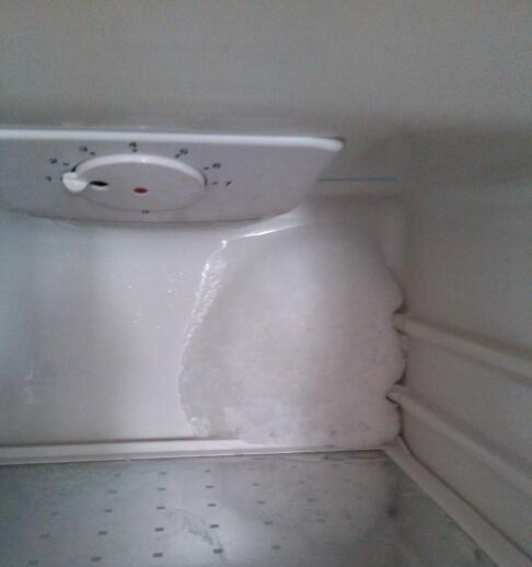 冰柜保鲜结冰维修指南（解决冰柜保鲜结冰问题的实用方法）  第1张