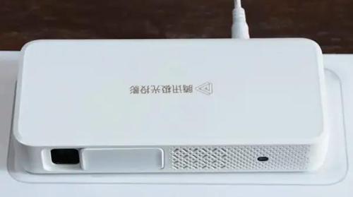极光投影仪家装安装指南（了解一站式家庭娱乐体验的关键步骤）  第3张