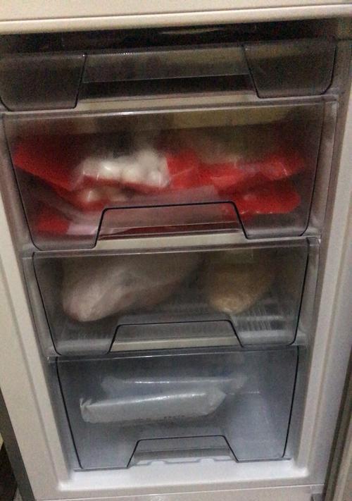 冰柜灯不亮的修理方法（解决冰柜灯不亮问题的简易方法）  第2张