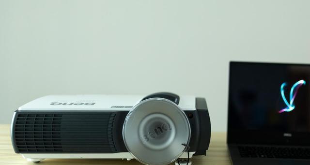 解决激光投影仪横屏问题的有效方法（如何调整激光投影仪显示方向）  第3张
