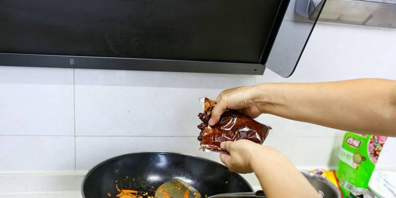 如何以抽油烟机清洗生蚝（简单又高效的生蚝清洗方法）  第2张