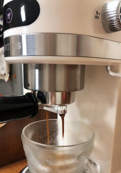 咖啡机粉饼漏水的解决方法（探究咖啡机漏水原因及应对措施）  第1张