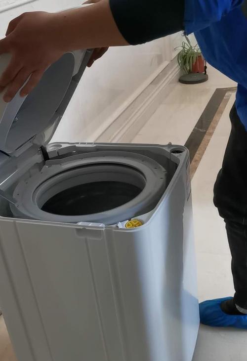 洗衣机加水过多的原因及自行修复方法（怎样解决洗衣机一直加水的问题）  第1张