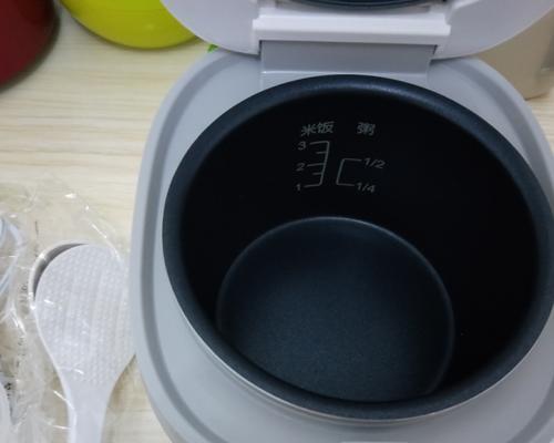 电饭煲煮饭没水的原因及解决方法（探究电饭煲煮饭时缺水的现象及如何应对）  第3张
