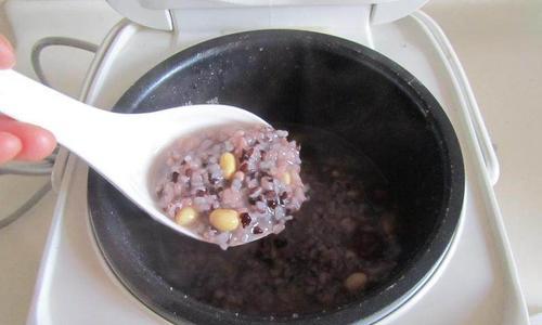 电饭煲大米粥发黑原因及解决方法  第2张