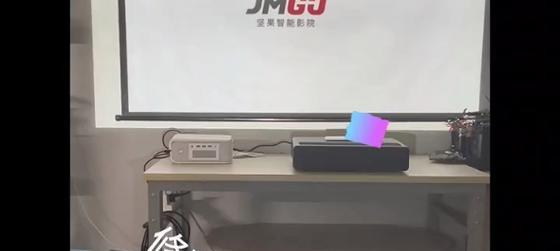投影仪开机出现亮条的原因及解决方法（解决投影仪开机亮条问题的实用技巧）  第1张