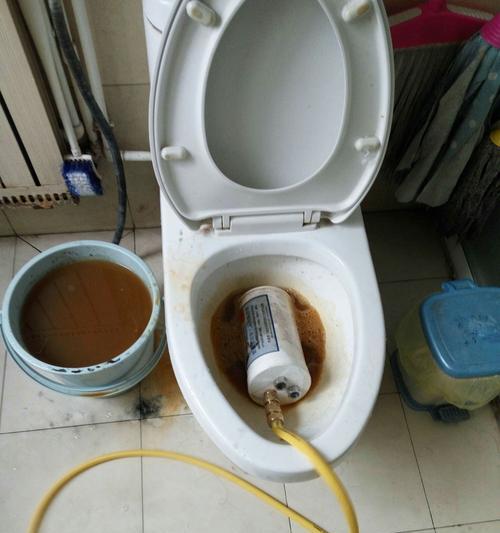 深入了解抽油烟机管道清洗液的正确使用方法（保障家庭健康）  第2张