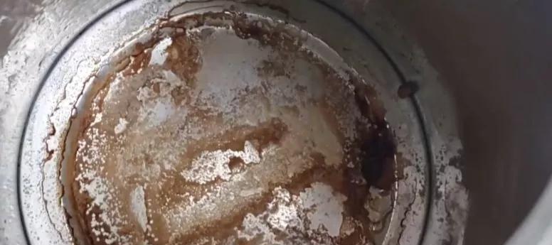 如何快速去除电热饮水机的水垢（简单有效的方法让你的电热饮水机重获清洁）  第3张