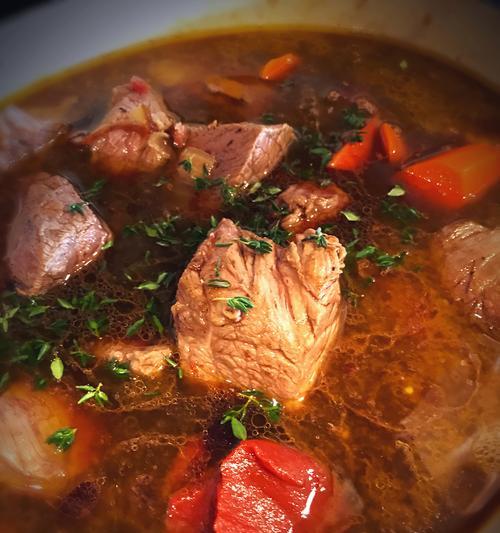 牛肉炖煮技巧大揭秘：如何炖出既美味又不柴的牛肉？  第3张