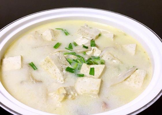 鲤鱼豆腐汤怎么做好吃？有哪些秘诀和步骤？  第1张
