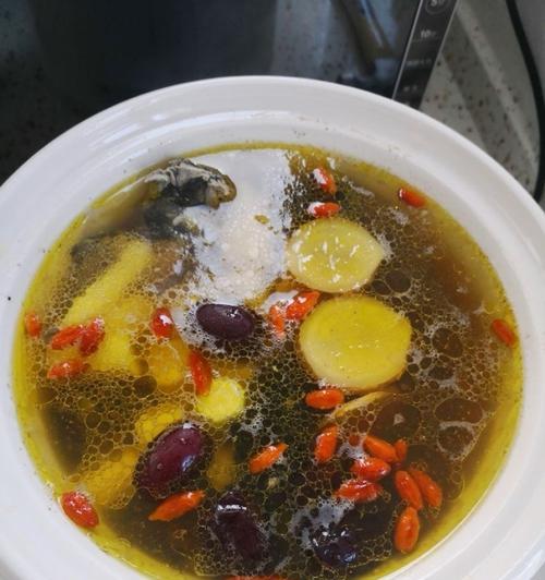 乌鸡汤怎么炖才美味？掌握这些技巧轻松做出好喝的乌鸡汤！  第1张
