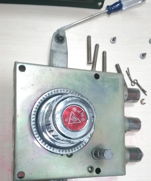 折纸游戏机柄的拆卸方法是什么？拆卸过程中需要注意什么？  第1张