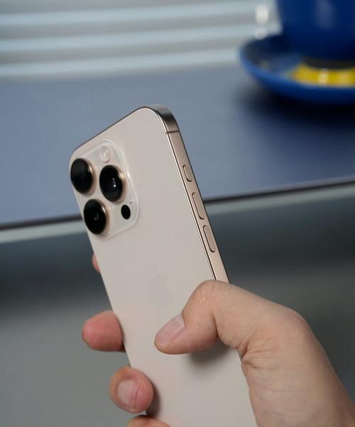 中间带按键的苹果手机是什么？有哪些特点和功能？  第3张
